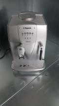 Automatyczny ekspres do kawy Incanto po przeglądzie, z małą ilością parzonych kaw